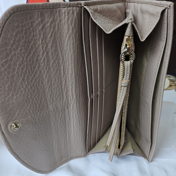 GUC Chloe Leather Fan Wallet & Matching Key Case - Picture 13 of 16